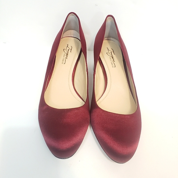 Vince Camuto Im-Helsh Currant Burgundy Holiday Christmas Satin shiny Heel Pump - Picture 2 of 6